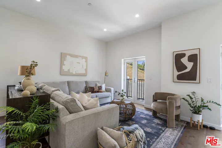 3787 Glenalbyn Drive, Los Angeles, California 90065