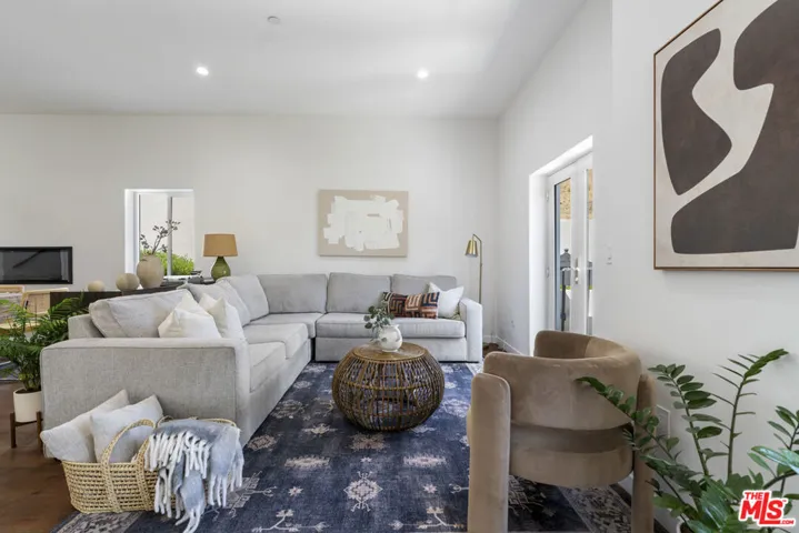 3787 Glenalbyn Drive, Los Angeles, California 90065