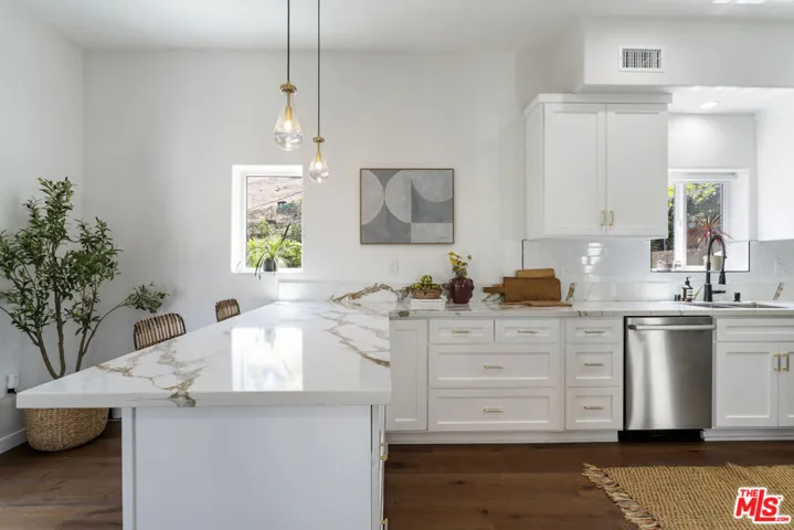 3787 Glenalbyn Drive, Los Angeles, California 90065