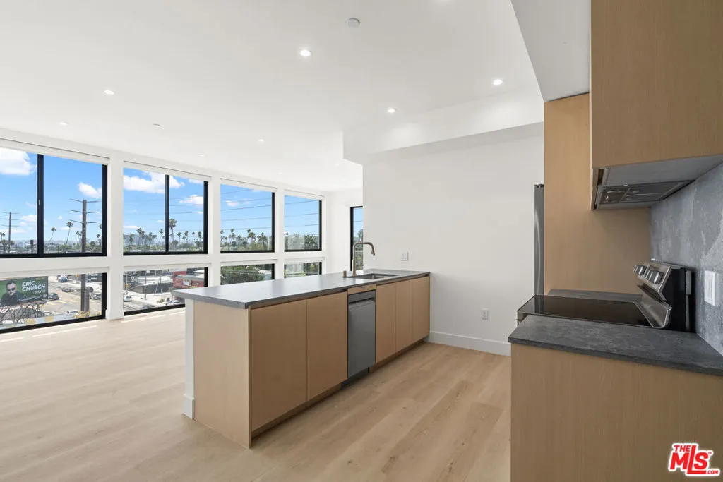 1808 Lincoln Boulevard 507, Venice, California 90291 — photo 4
