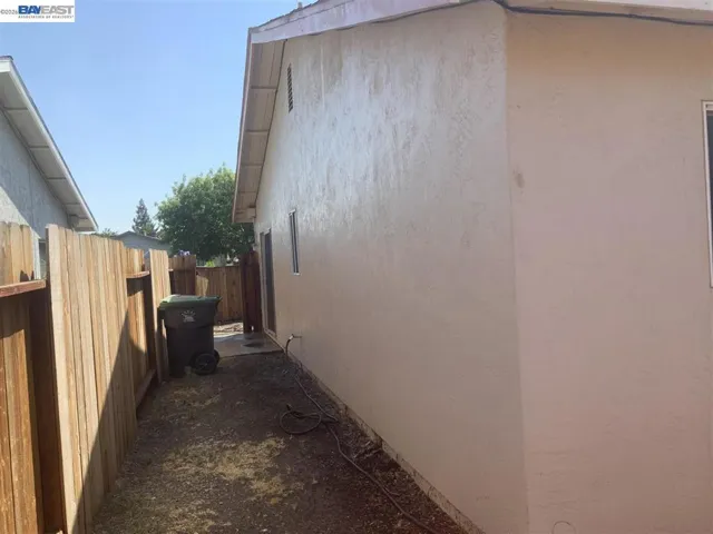7369 Kelley Drive, Stockton, California 95207-1148