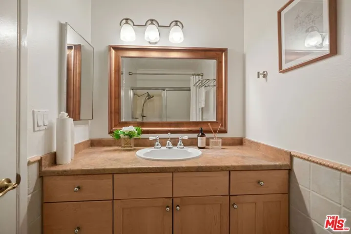 1230 Horn Avenue 201, West Hollywood, California 90069