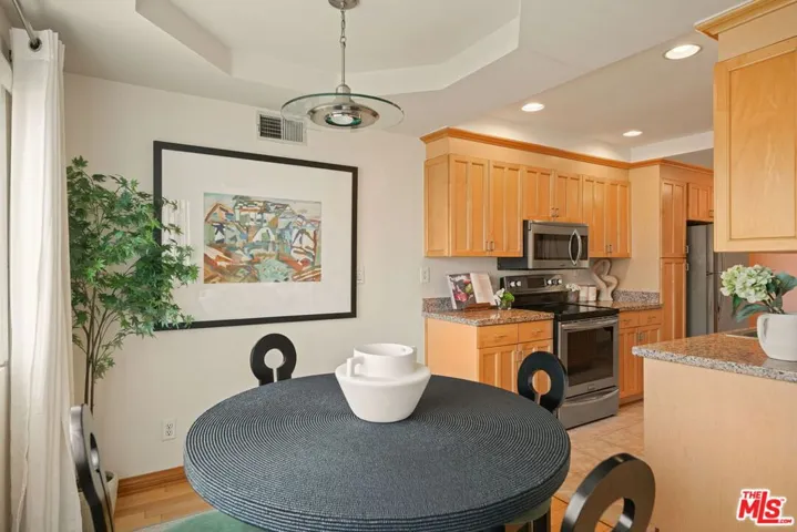 1230 Horn Avenue 201, West Hollywood, California 90069