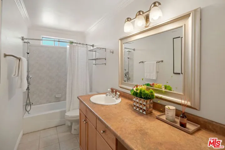 1230 Horn Avenue 201, West Hollywood, California 90069