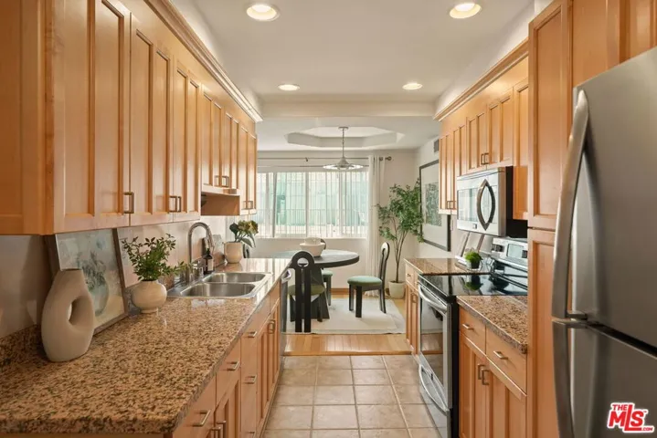 1230 Horn Avenue 201, West Hollywood, California 90069