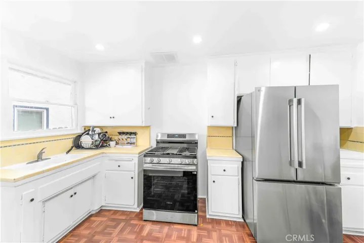 4900 Dockweiler St, Los Angeles, California 90019