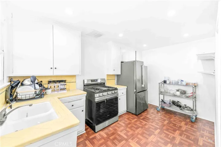 4900 Dockweiler St, Los Angeles, California 90019