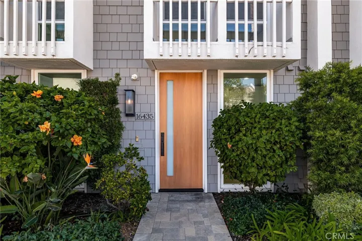 16435 Harbour Lane 13, Huntington Beach, California 92649