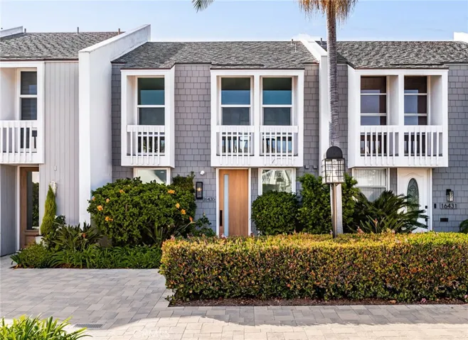 16435 Harbour Lane 13, Huntington Beach, California 92649