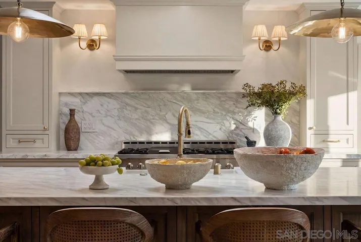 8390 Cliffridge, La Jolla, California 92037