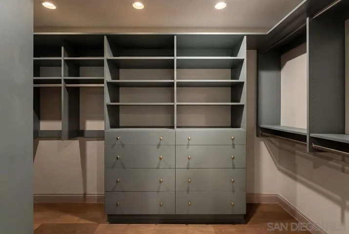 8390 Cliffridge, La Jolla, California 92037