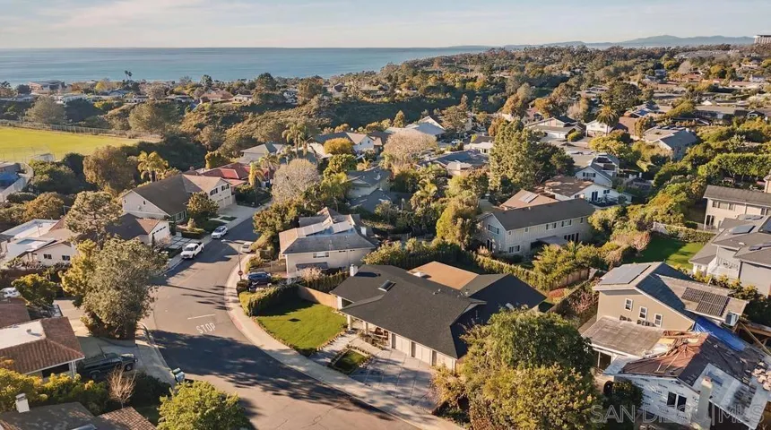 8390 Cliffridge, La Jolla, California 92037