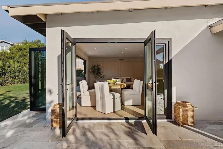 8390 Cliffridge, La Jolla, California 92037