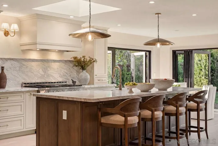 8390 Cliffridge, La Jolla, California 92037
