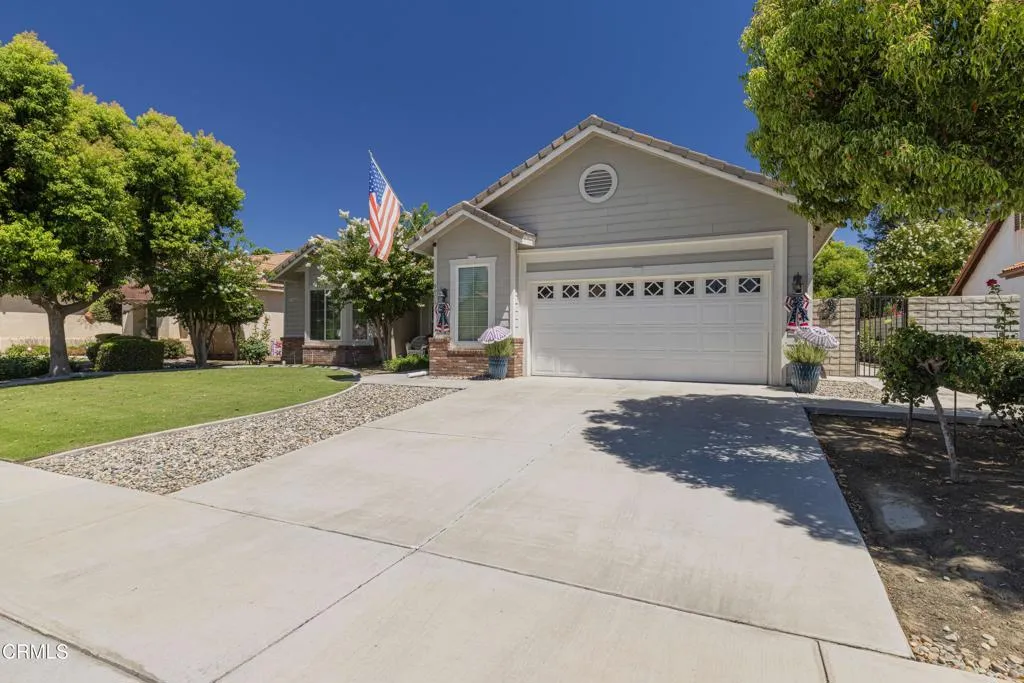 08_front_exterior_8
