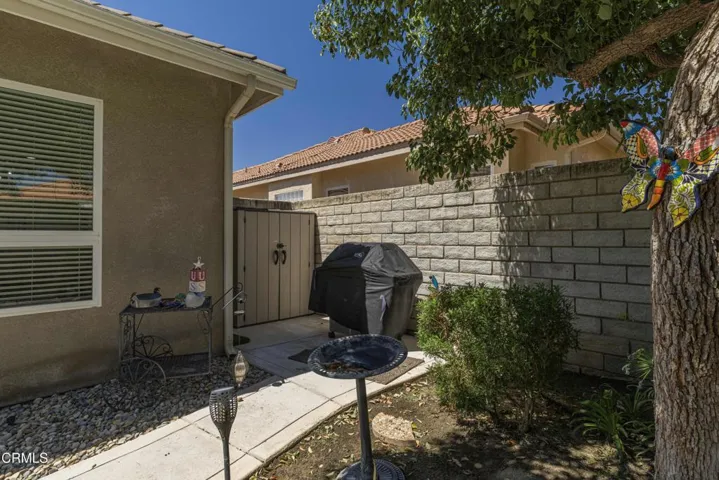 02_front_exterior_2