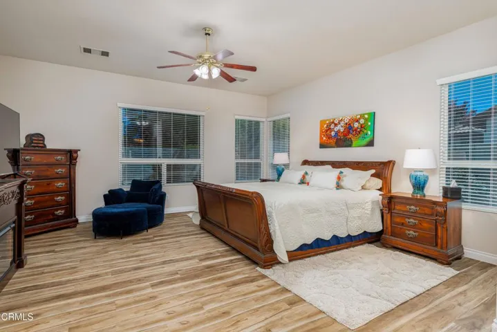 27_bedroom_1