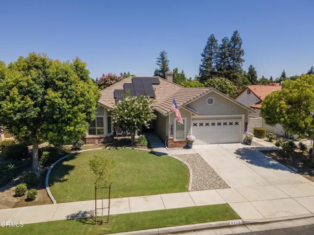 09_front_exterior_9