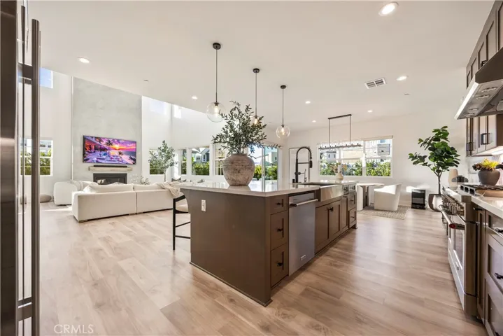 27762 Lens, Valencia, California 91381