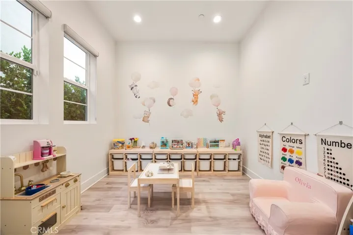 27762 Lens, Valencia, California 91381
