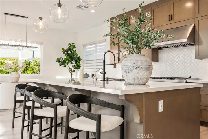 27762 Lens, Valencia, California 91381
