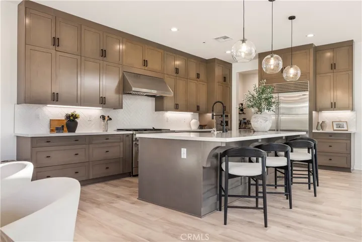 27762 Lens, Valencia, California 91381
