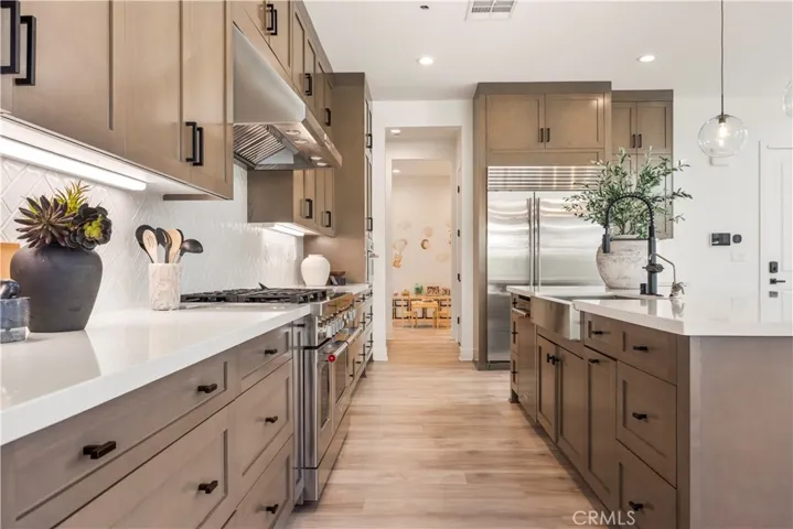 27762 Lens, Valencia, California 91381