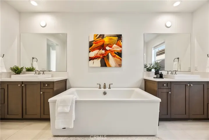 27762 Lens, Valencia, California 91381