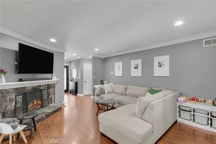 8542 Etiwanda, Northridge, California 91325