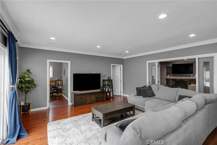8542 Etiwanda, Northridge, California 91325