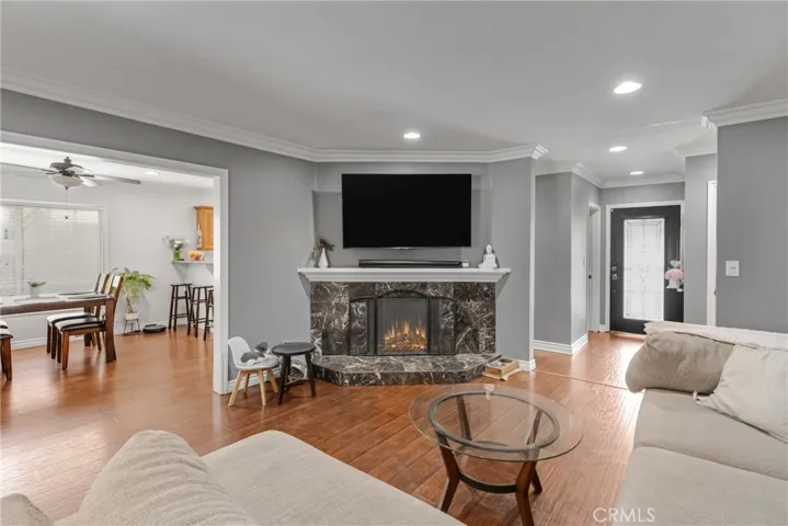 8542 Etiwanda, Northridge, California 91325