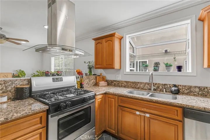 8542 Etiwanda, Northridge, California 91325