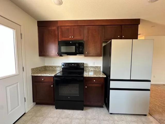 395 Yandris Court, Los Banos, California 93635