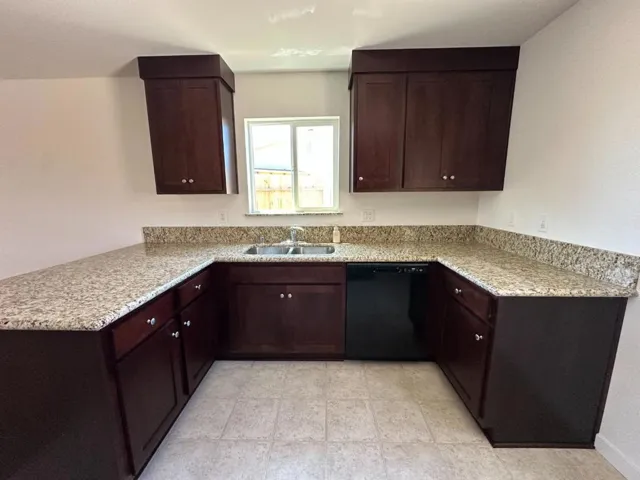 395 Yandris Court, Los Banos, California 93635