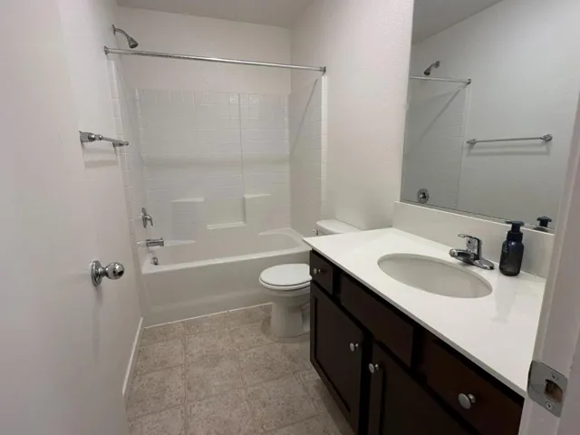 395 Yandris Court, Los Banos, California 93635