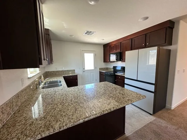 395 Yandris Court, Los Banos, California 93635