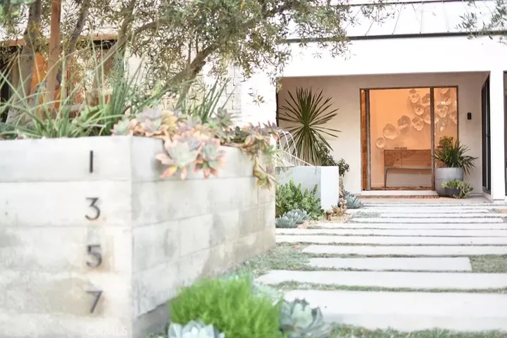 1357 Sussex Lane, Newport Beach, California 92660