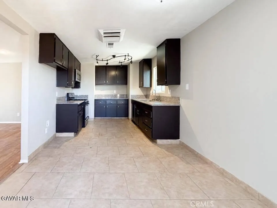 40205 162nd Street E, Palmdale, California 93591 — photo 4