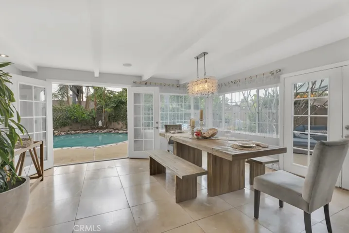 Diningroom open to pool