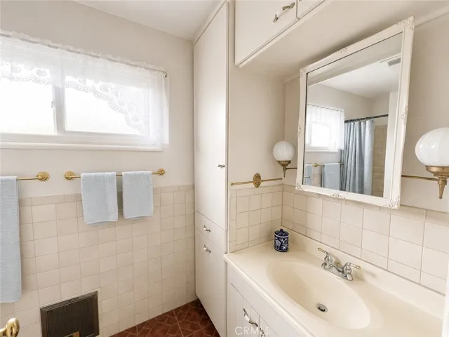 9917 Mina Avenue, Whittier, California 90605