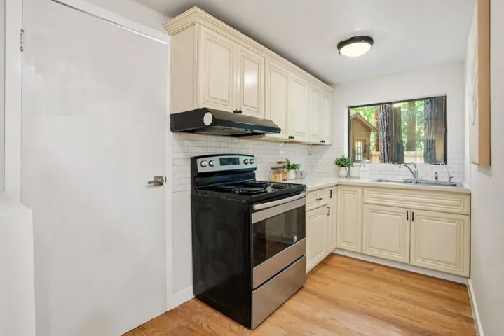 24250 Glenwood Drive, Los Gatos, California 95033