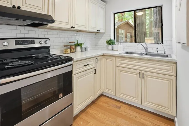 24250 Glenwood Drive, Los Gatos, California 95033