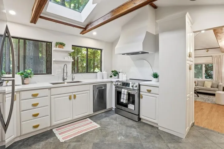 24250 Glenwood Drive, Los Gatos, California 95033