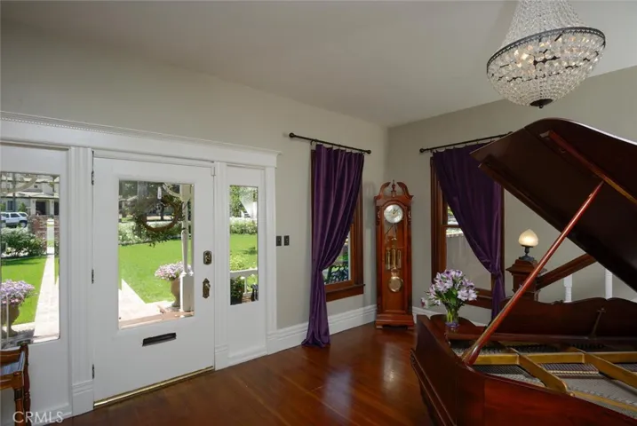 1052 E Grand Boulevard, Corona, California 92879