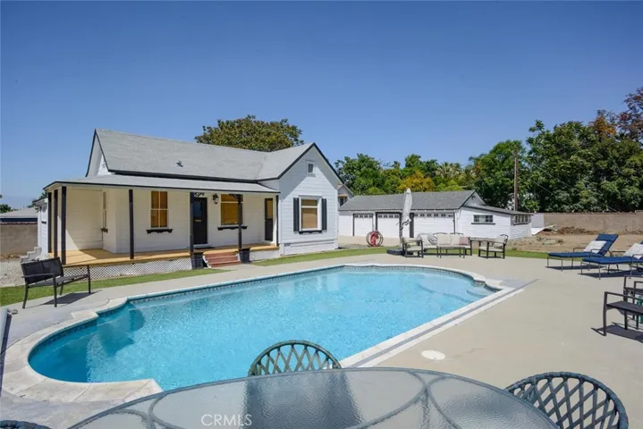 1052 E Grand Boulevard, Corona, California 92879