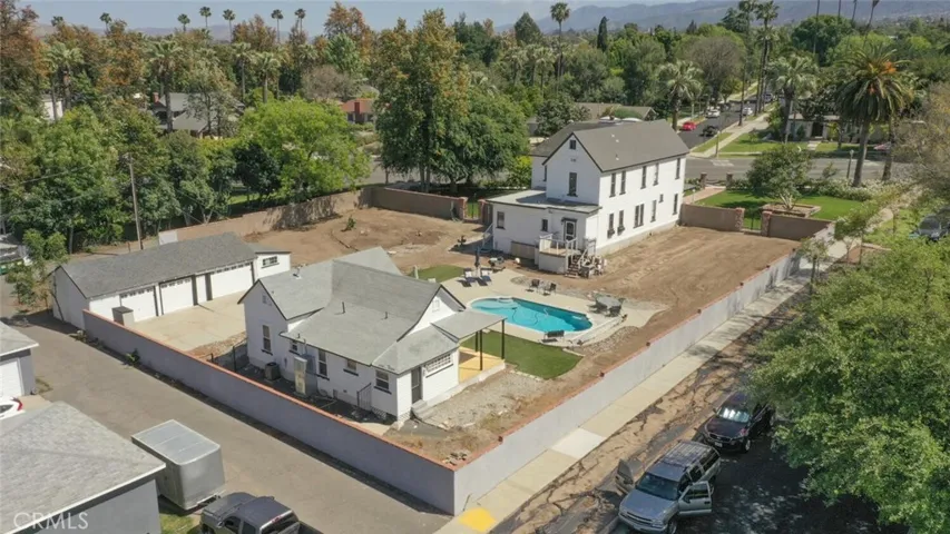 1052 E Grand Boulevard, Corona, California 92879