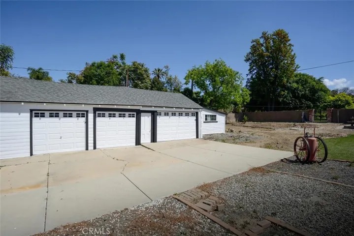 1052 E Grand Boulevard, Corona, California 92879