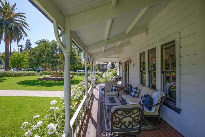 1052 E Grand Boulevard, Corona, California 92879