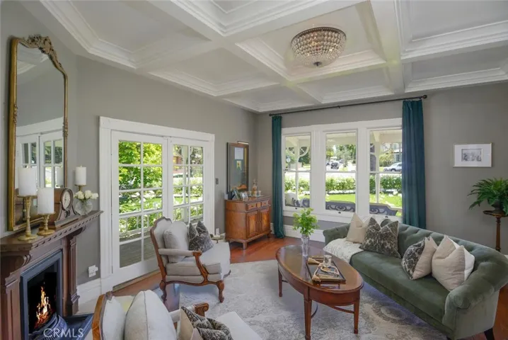 1052 E Grand Boulevard, Corona, California 92879