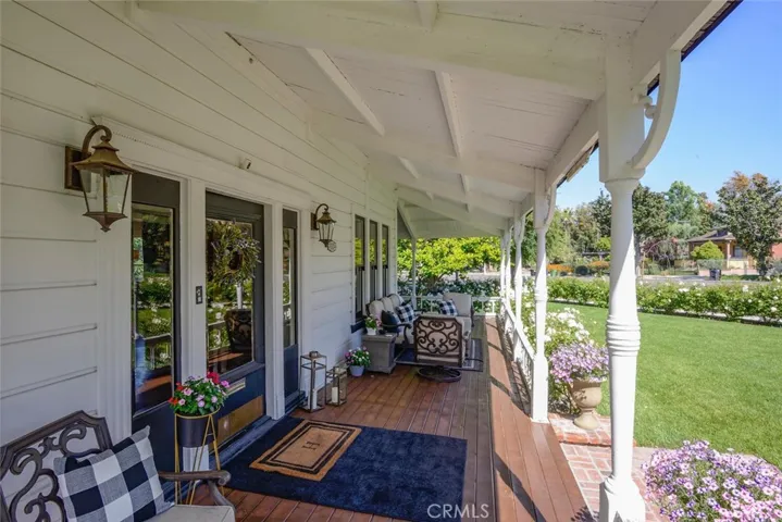 1052 E Grand Boulevard, Corona, California 92879